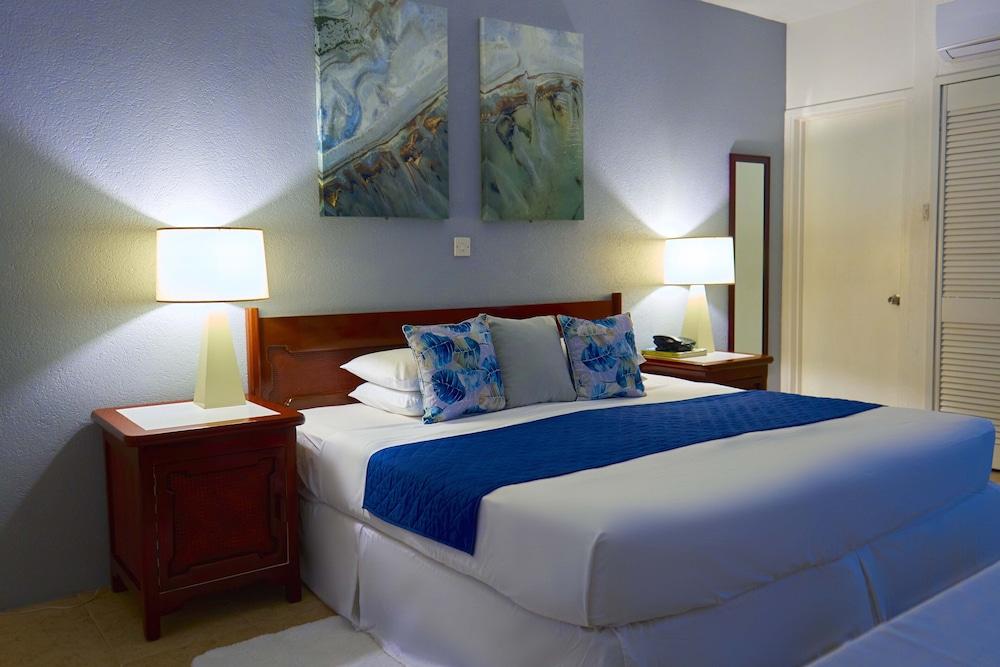 Tropical Sunset Beach Apartment Hotel