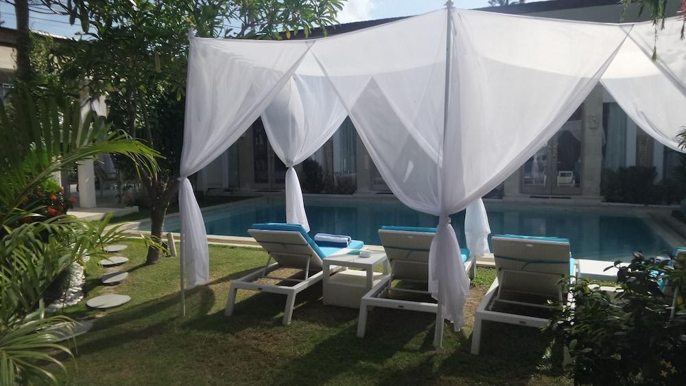 La Cabana Hotel and Villas