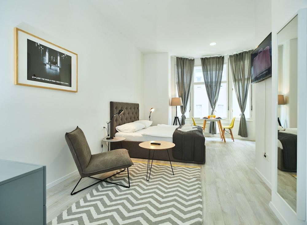 Central Downtown Apartments by Irundo