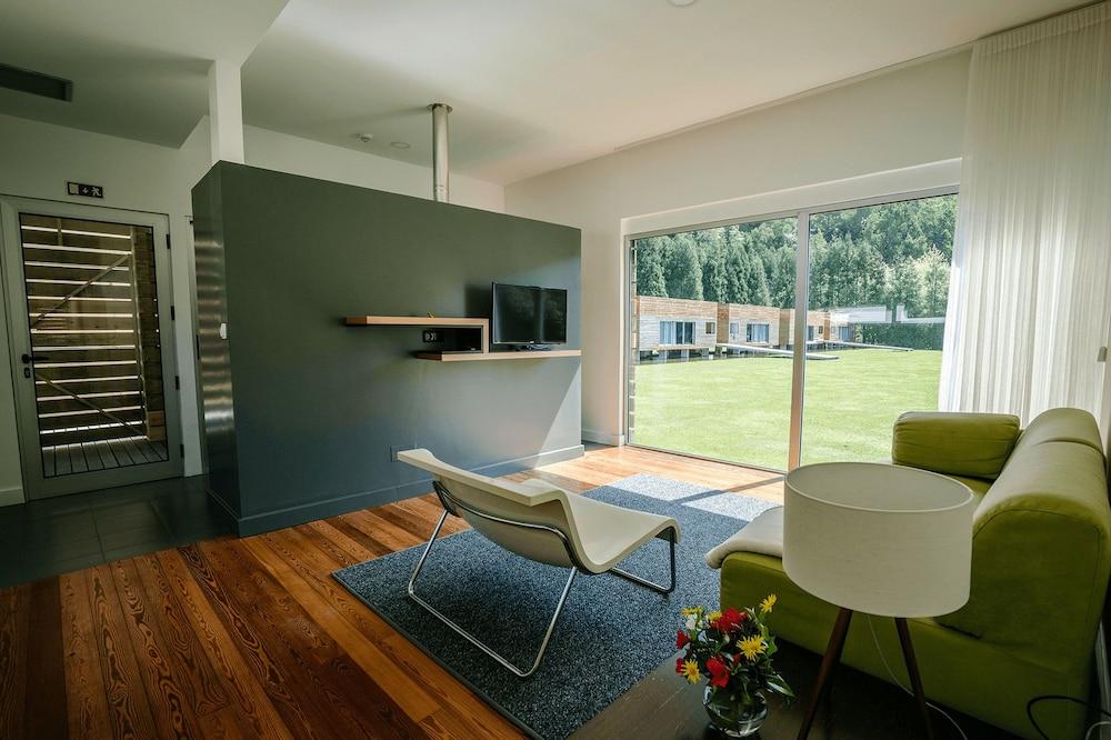 Furnas Lake Forest Living