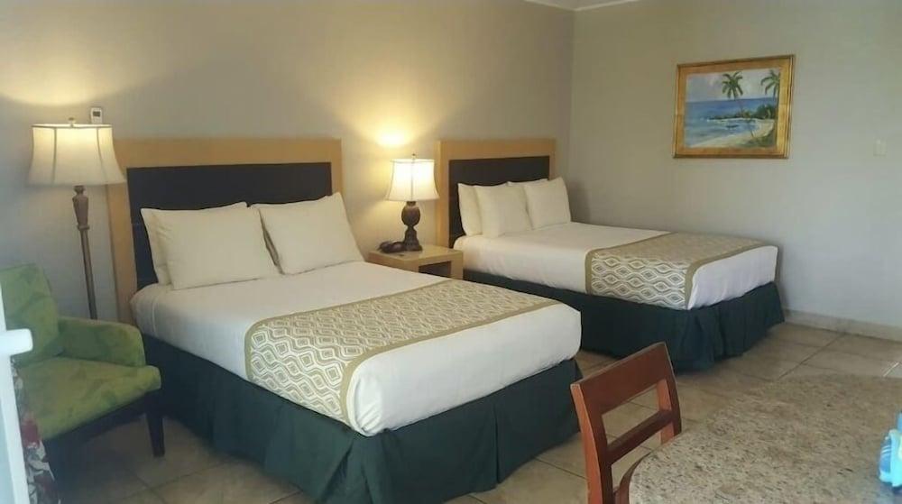 Lindbergh Bay Hotel and Villas