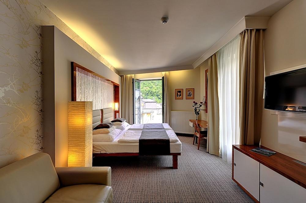 St. Joseph ROYAL REGENT