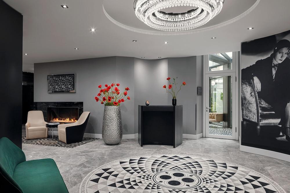 Roomers Berlin Steinplatz, Autograph Collection