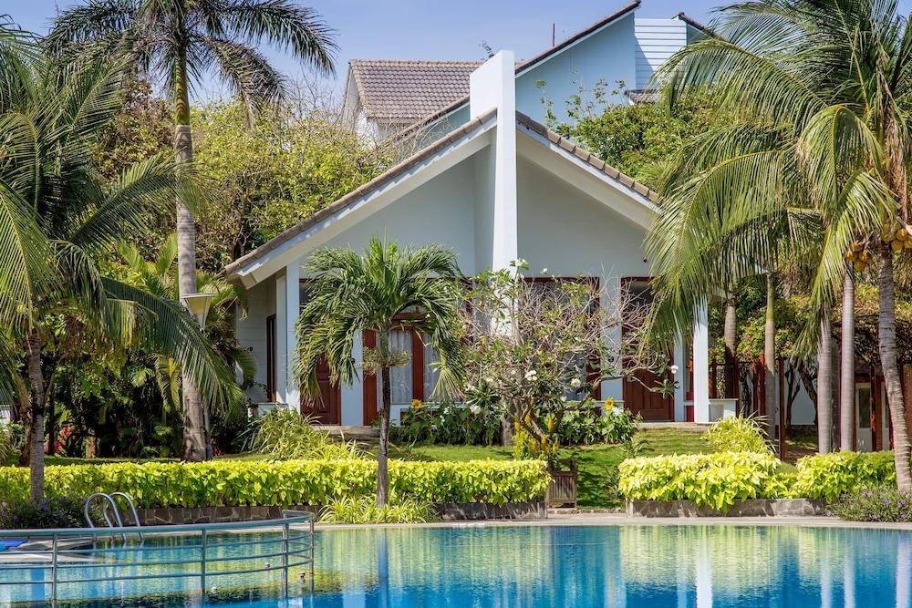 Carmelina Beach Resort