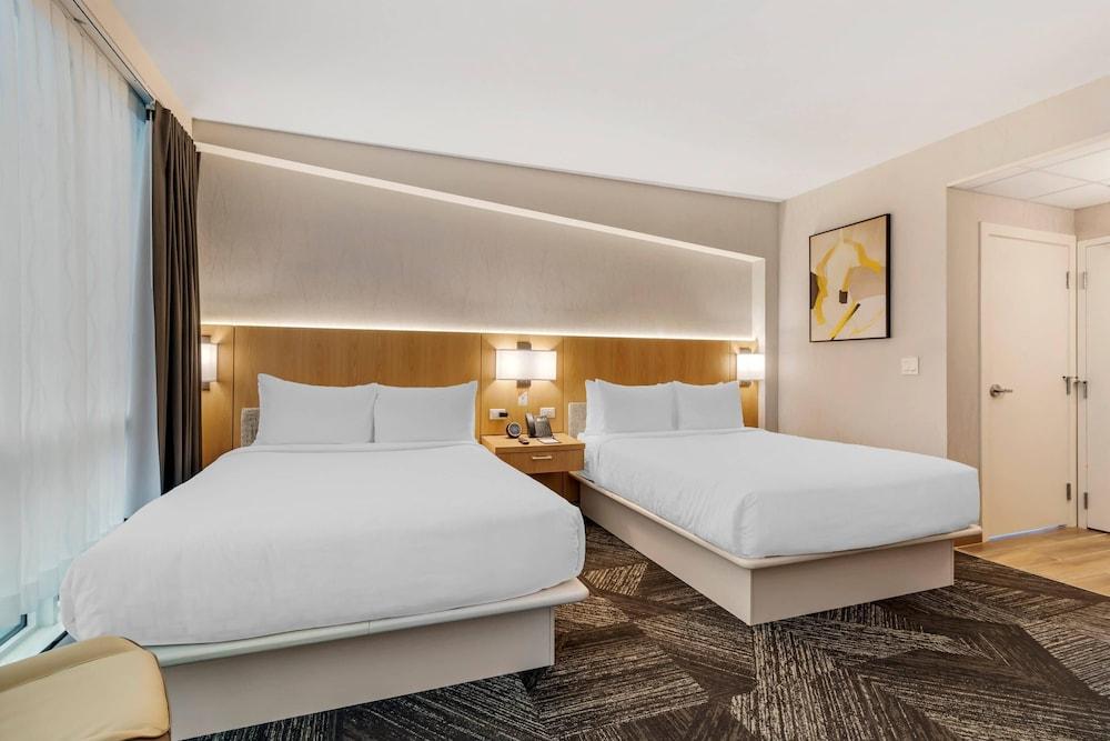 Clarion Lakeside Inn & Conference Centre