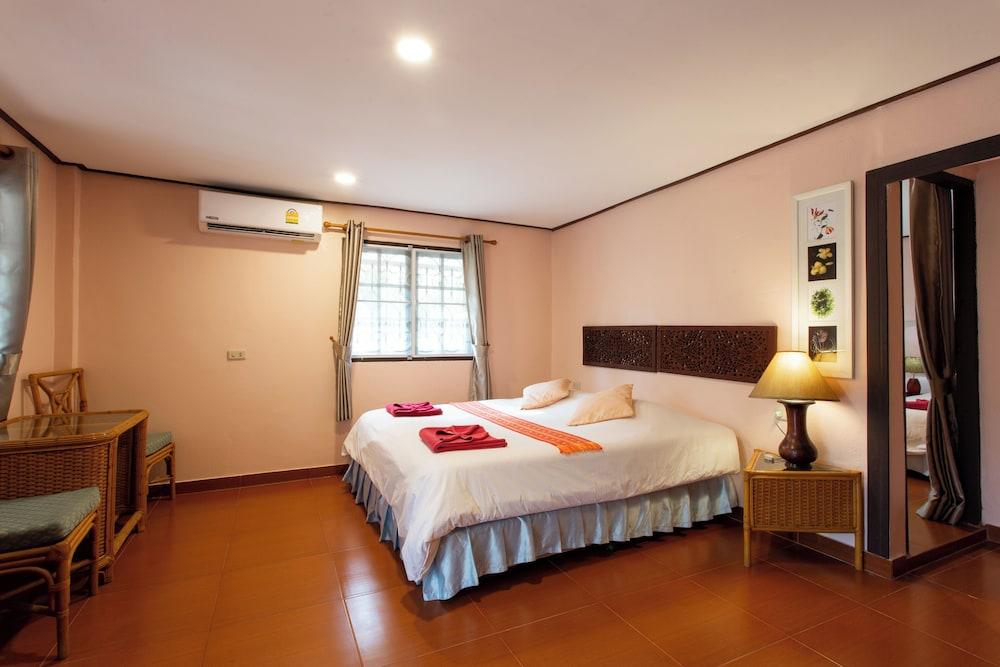 Harry's Bungalows & Restaurant