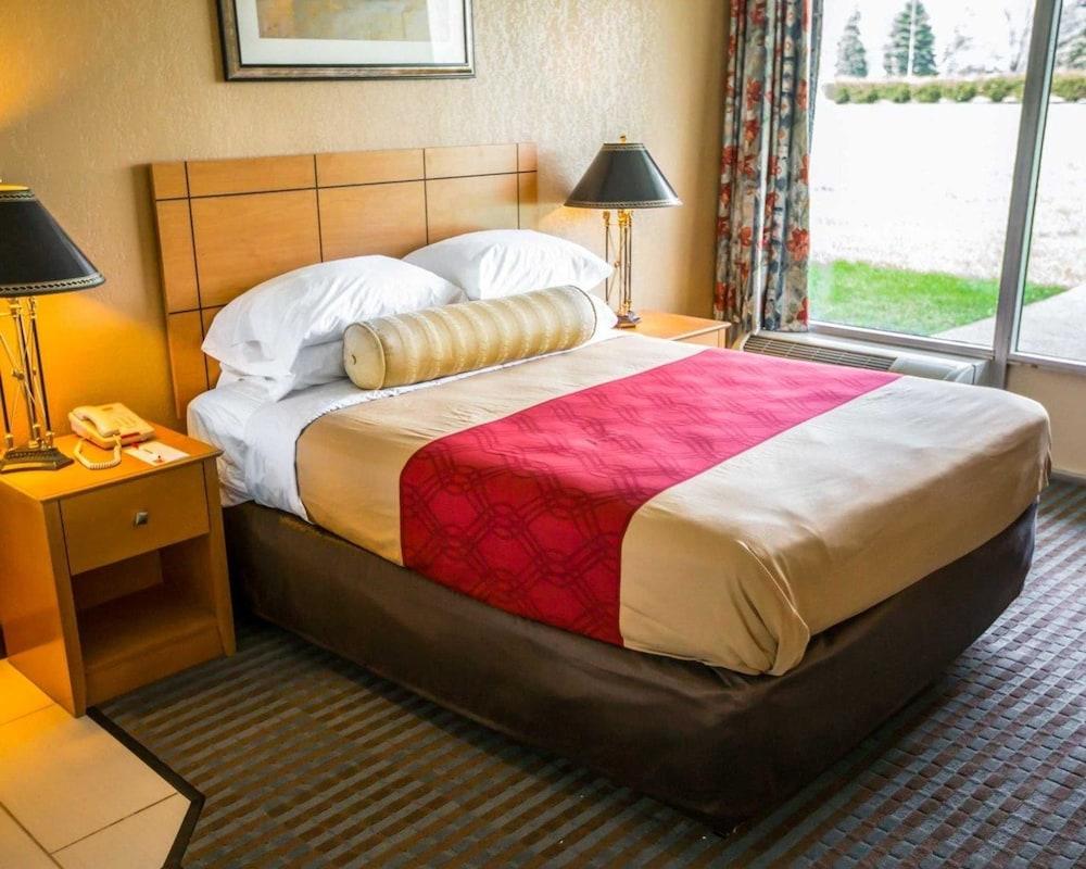 Econo Lodge Shorewood