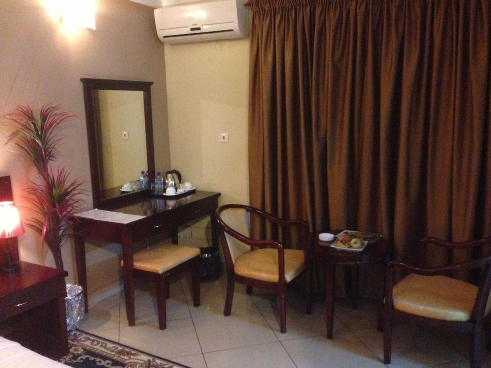 Bridgeview Hotel & Conference Centre