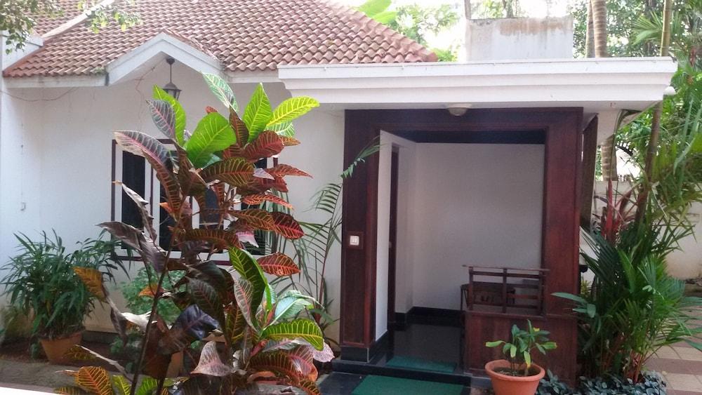 Raja Park Beach Resort