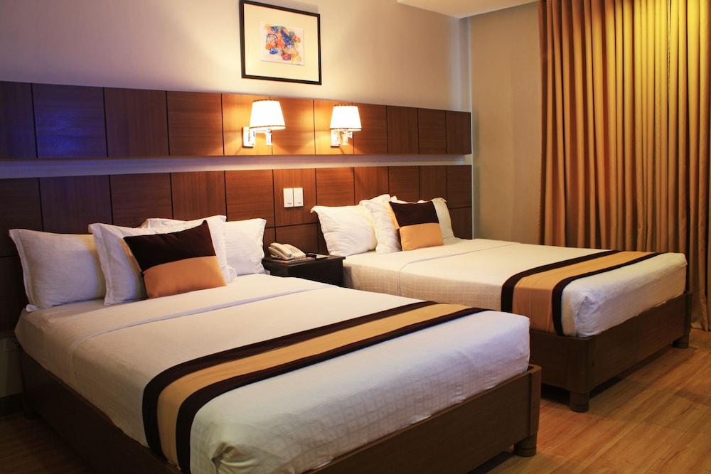 The Pinnacle Hotel and Suites