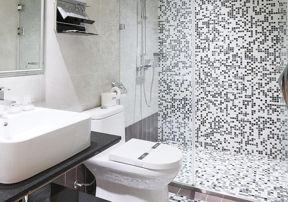 Royal Group Hotel Ho Yi Branch