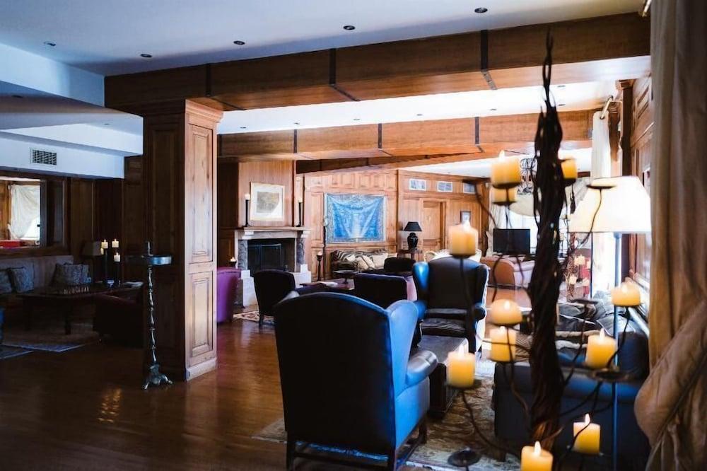 Trikolonion Country Hotel