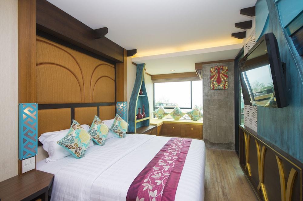 Phi Phi Nice Beach Hotel Hip