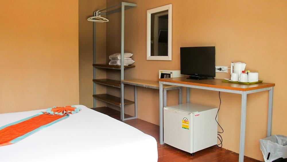 Phi Phi Uphill Cottage