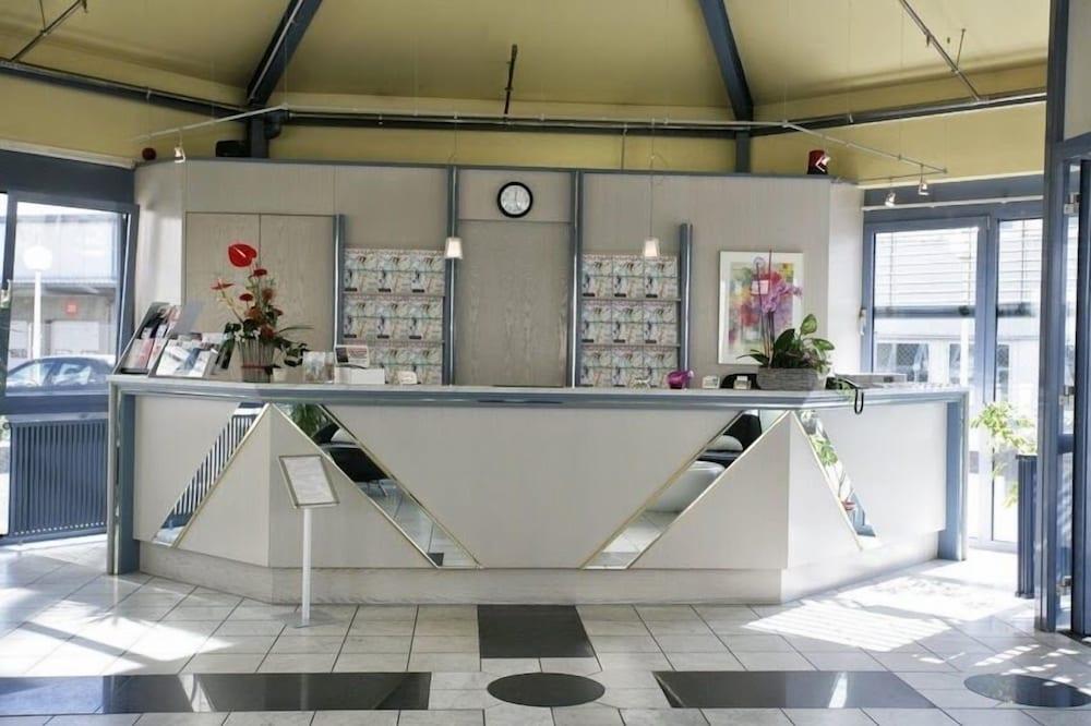 Stargaze Forum Hotel