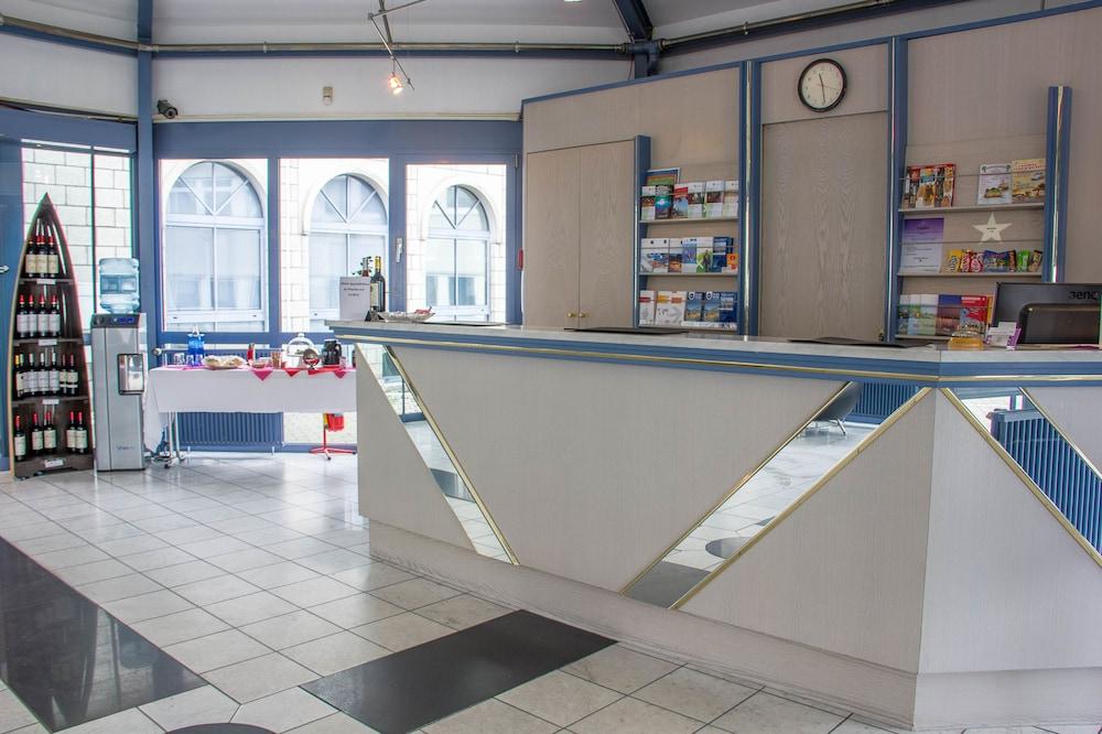 Stargaze Forum Hotel