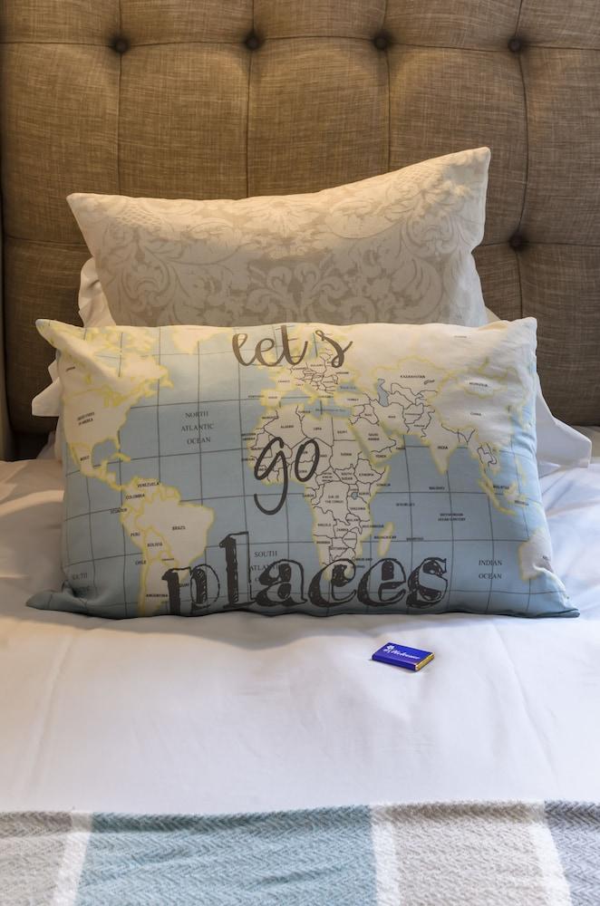 Admiral's Lodge Guest House B & B