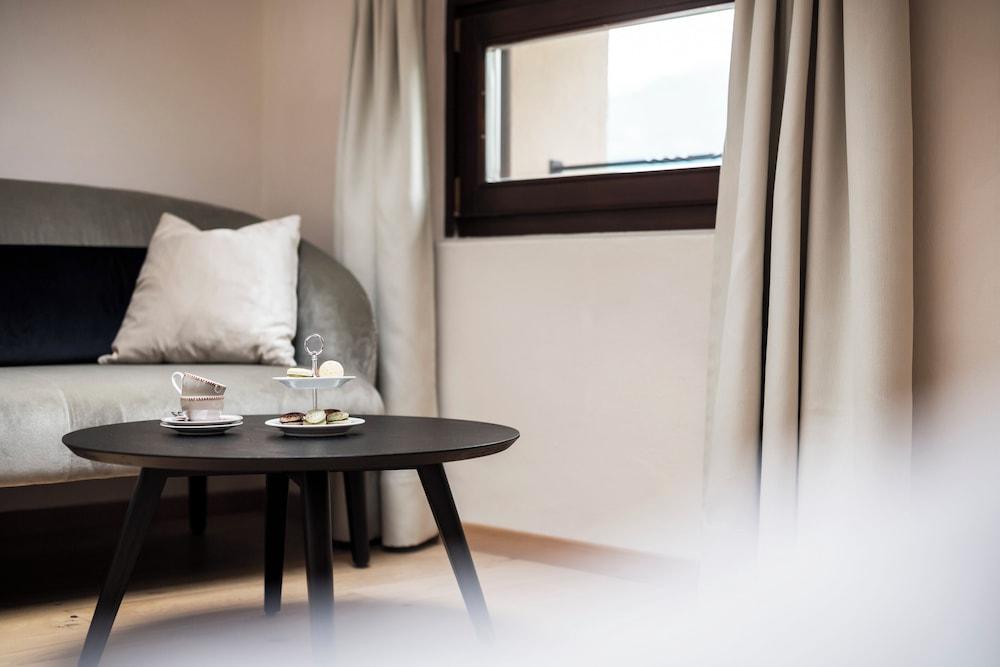 SCHLOSS PLARS Wine & Suites