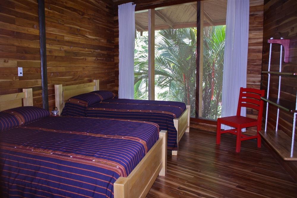 Macaw Lodge