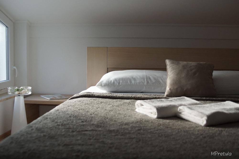 Apartments and Rooms Degra