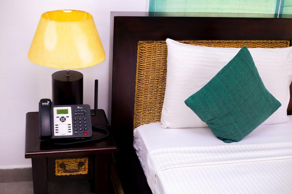 St. Lachlan Hotel & Suites