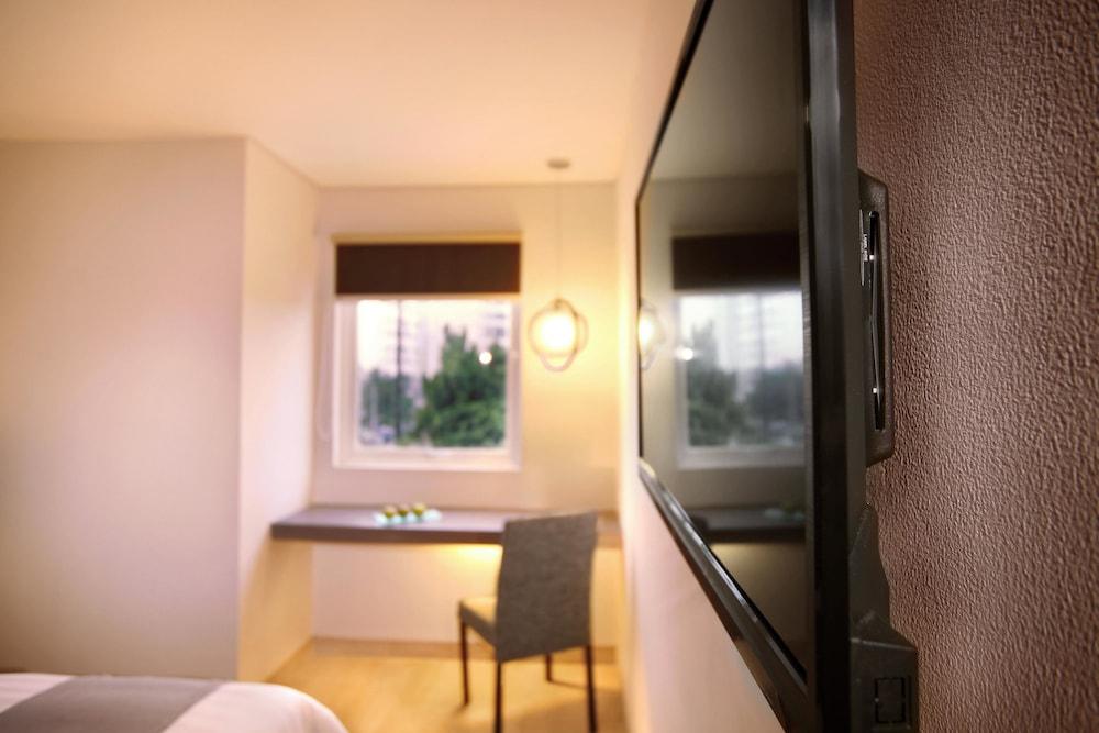 NEO Hotel Mangga Dua by ASTON