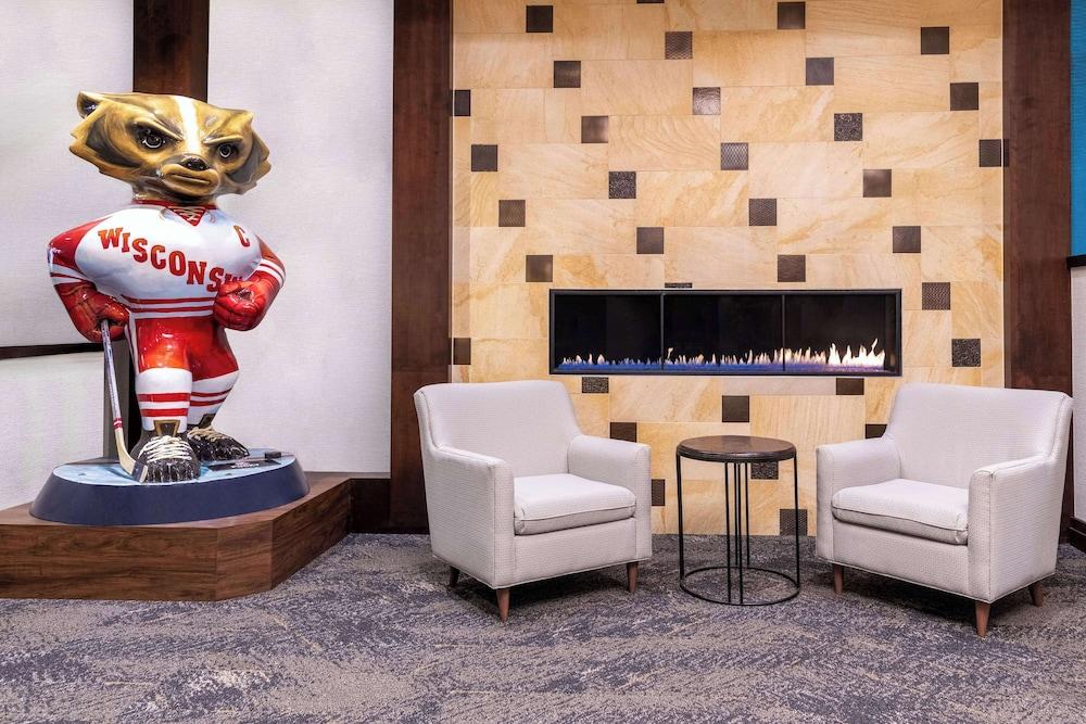 Hampton Inn & Suites Madison / Downtown