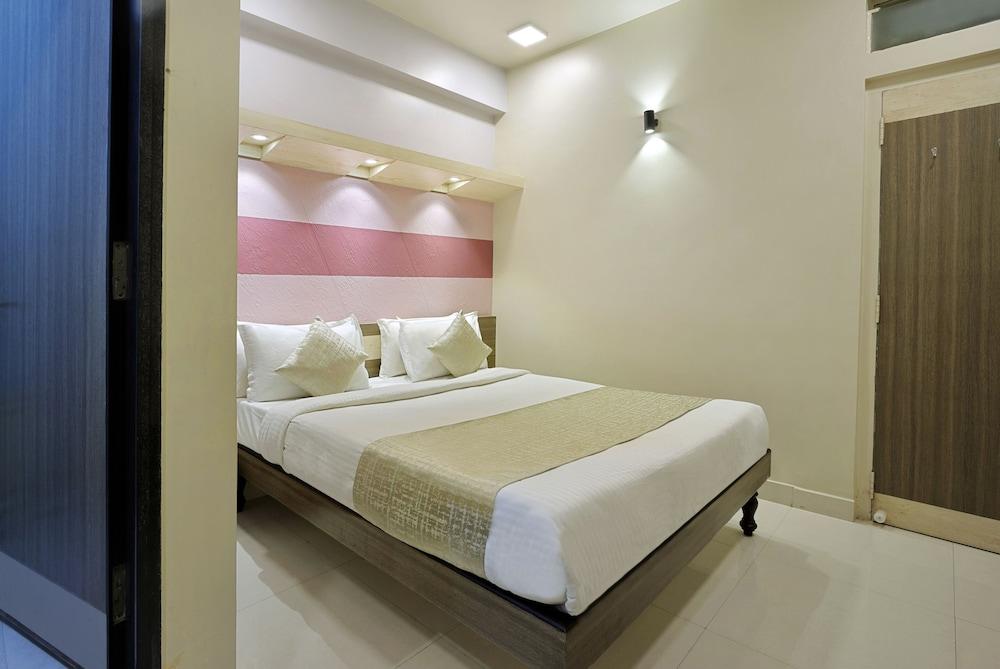 Mannars Deluxe Lodge