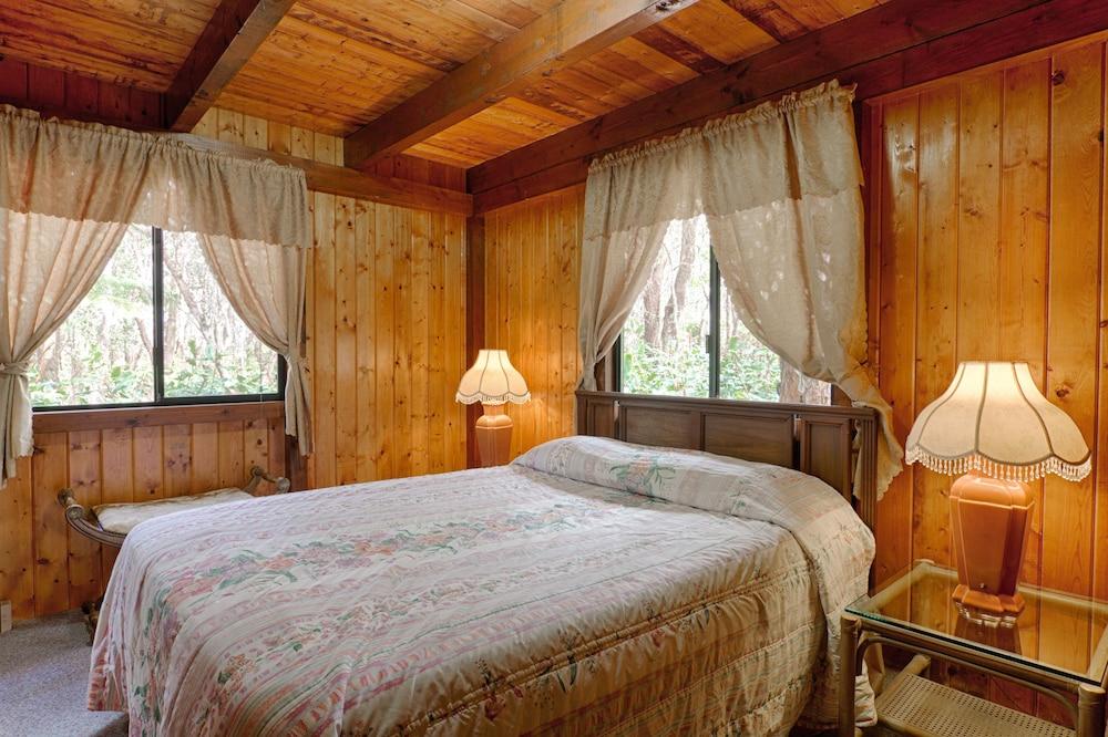 Lava Lodge at Hale Kilauea