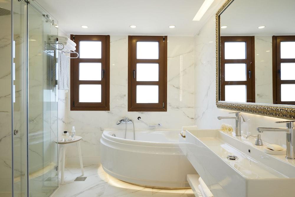 Anthemus Sea Beach Hotel & Spa