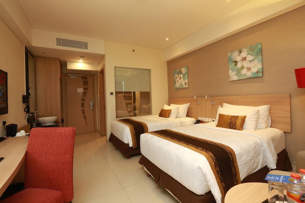 Golden Tulip Galaxy Hotel