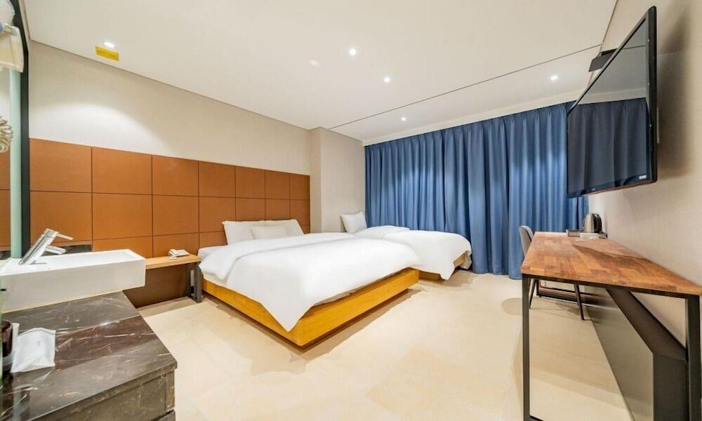 F HOTEL Yeongdeungpo