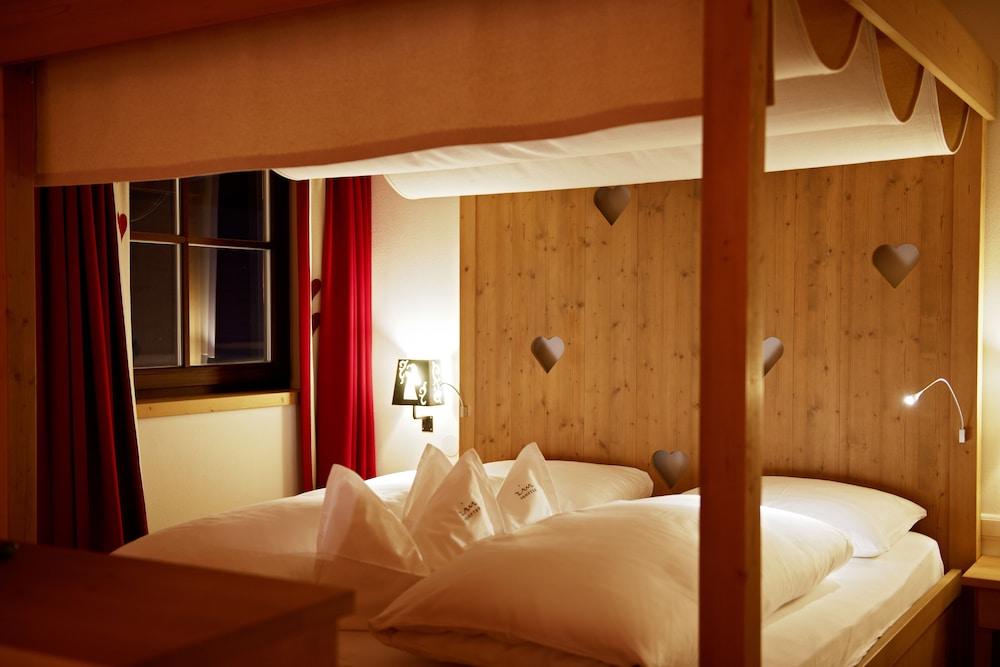 Zin Senfter Residence