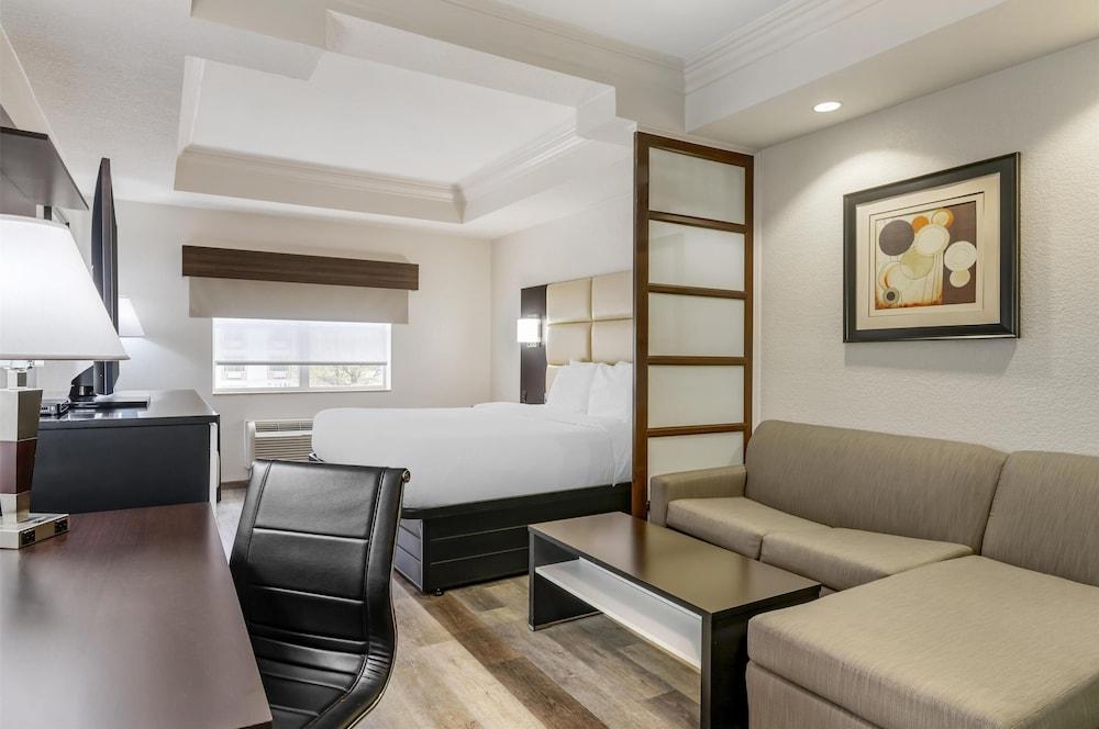 Best Western Plus JFK Inn & Suites