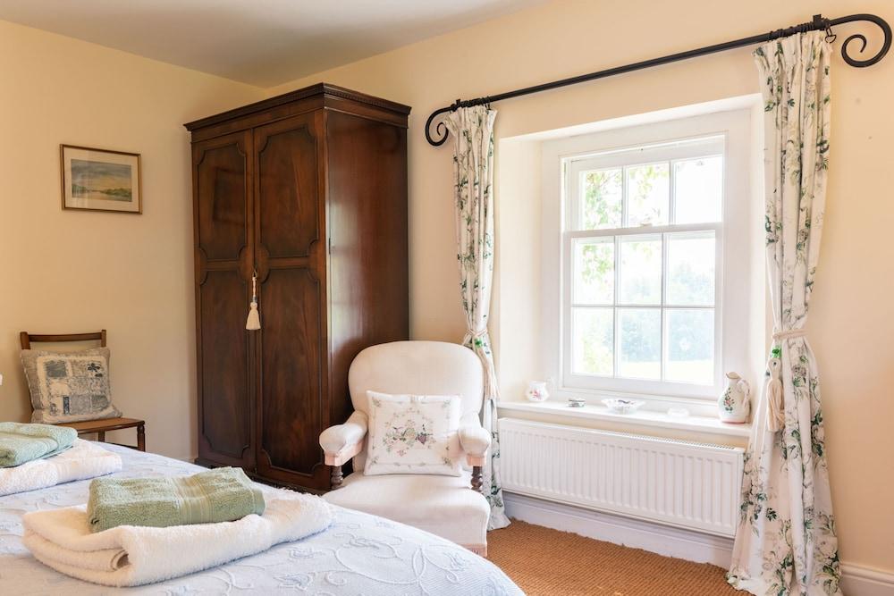 Alltybrain Farm Cottages and B&B