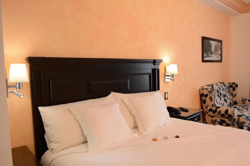 La Posada Hotel & Beach Club