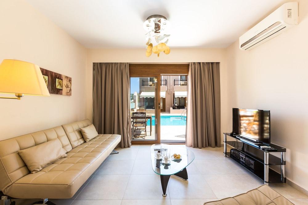 Pantheon Villas & Suites