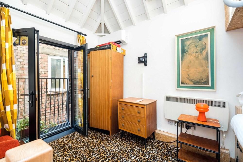 Cute House IN Soho - Full AC, Quiet and Unique