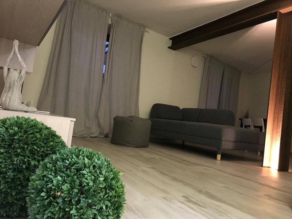 Bright Newly Renovated Apartment Cir Vda Saint-pierre 0014