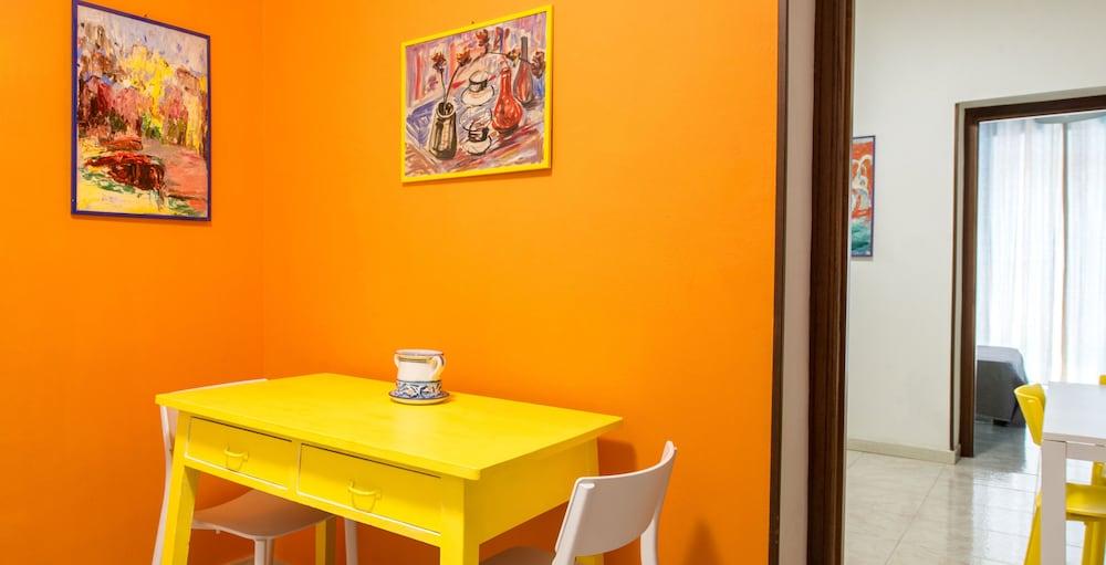 A due passi dal Teatro Politeama