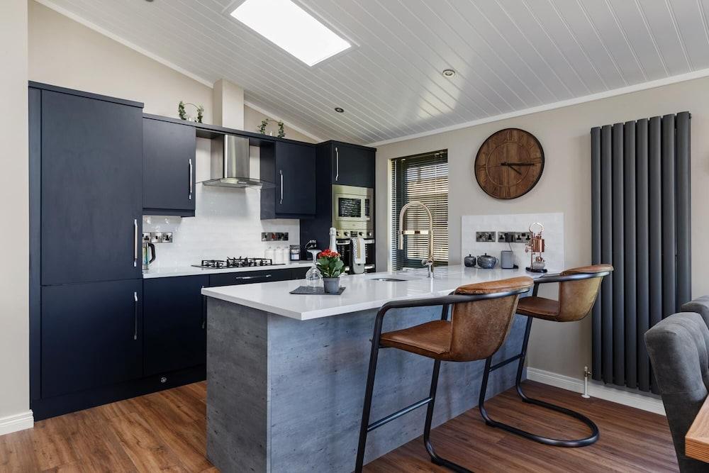 Dewin Bach - Luxury Lodge Hot Tub Close to Beach