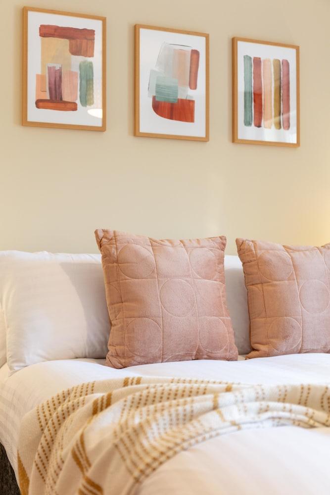 Old Prestwick View - Donnini Apartments