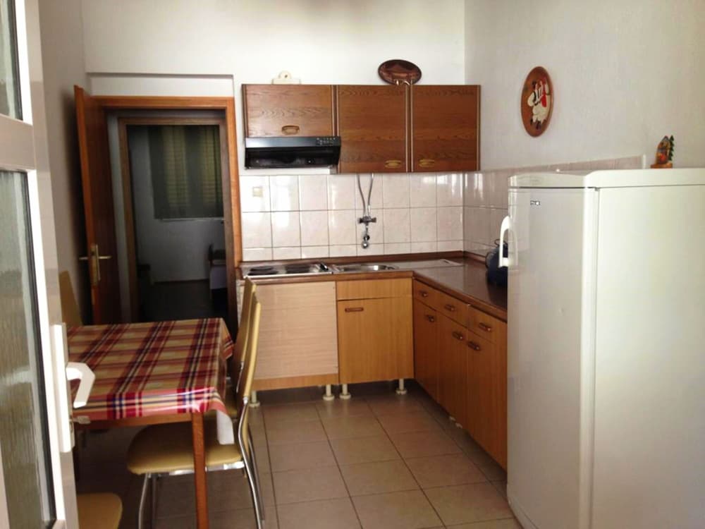 A3 - apt w. Patio, 3 min Walking From the Beach