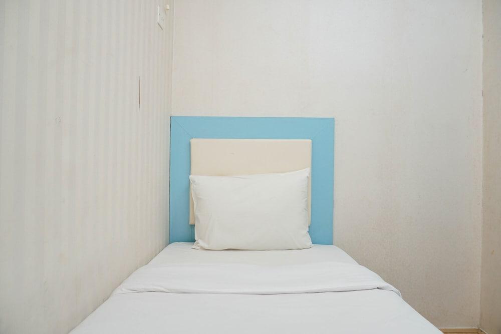 Gorgeous 2BR Green Pramuka Apartment