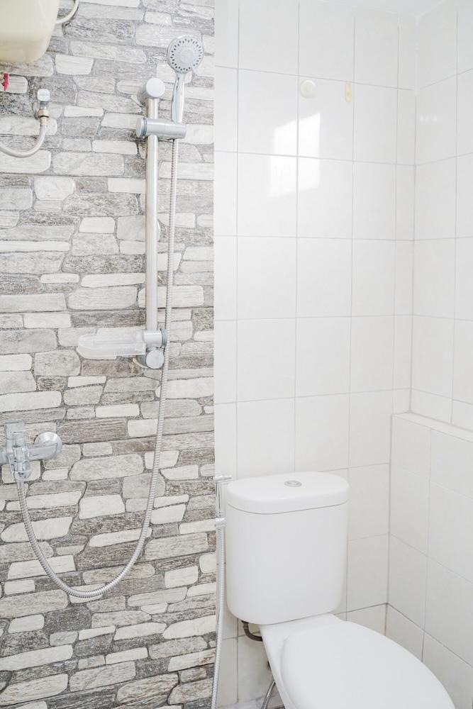 Roomy Studio Room Bintaro Park View Apartment