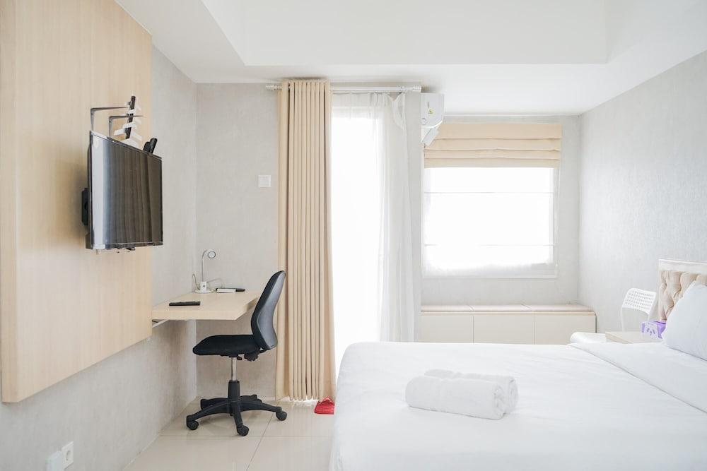 Gaudy Studio at Baileys Apartment