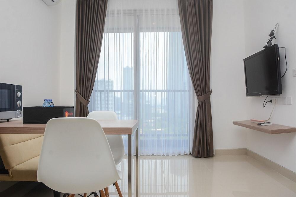 Modern 1BR at Ciputra World 2 Apartment