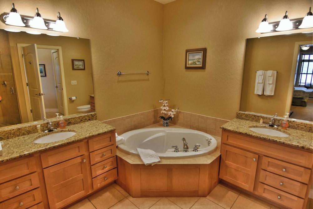 Unit 411a 1 BD/ 1 BA Condo