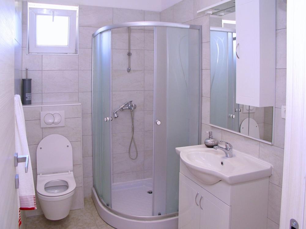 A1 - Modern apt With Balcony, sea View & Parking