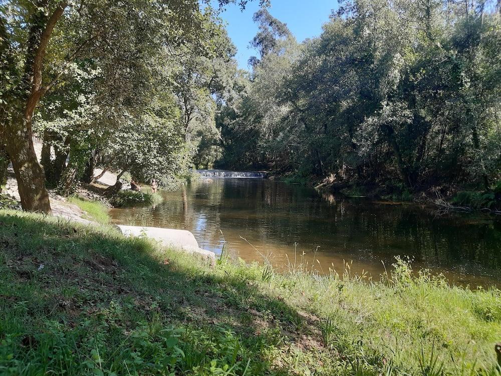 2 Bed House - Sleeps 4 - Pets, Garden, Wifi